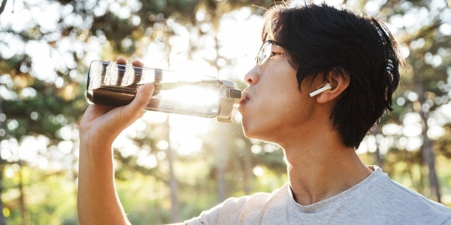 Swollen Feet After Flying: Everything You Need to Know - A.Leaf - Prevention. Performance. Recovery.